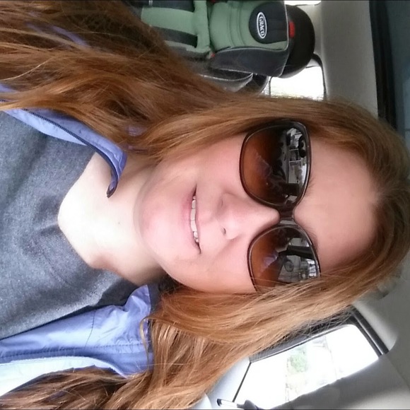 Meet your Posher, Sheena - Picture 1 of 1